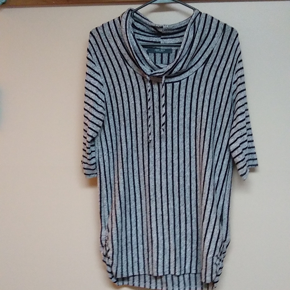 Striped short sleeve cow neck shirt